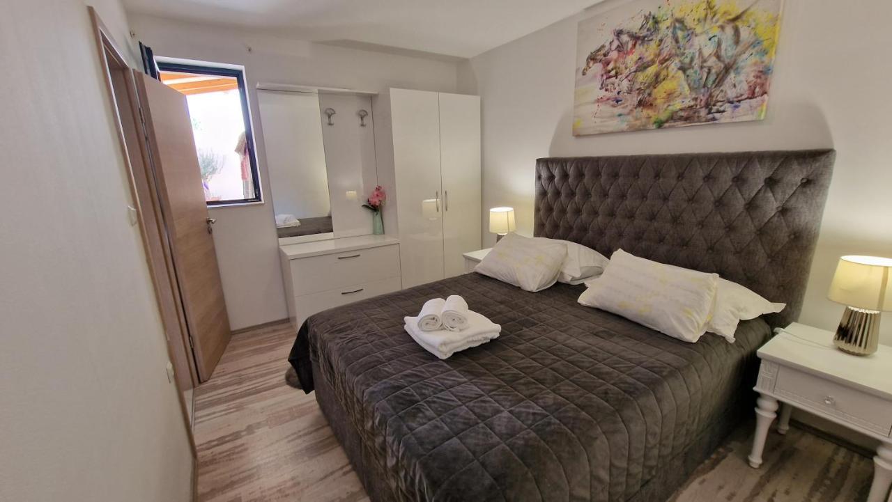 Apartments Ante 2 Хвар Екстериор снимка