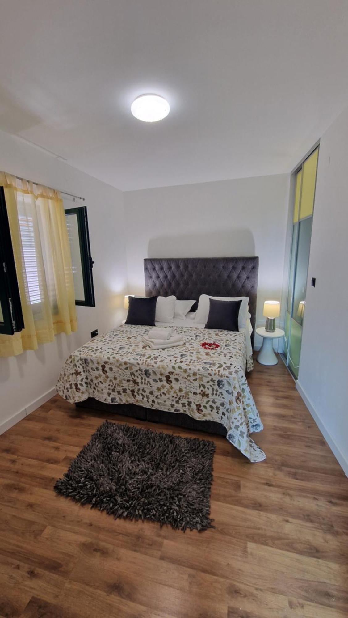 Apartments Ante 2 Хвар Екстериор снимка