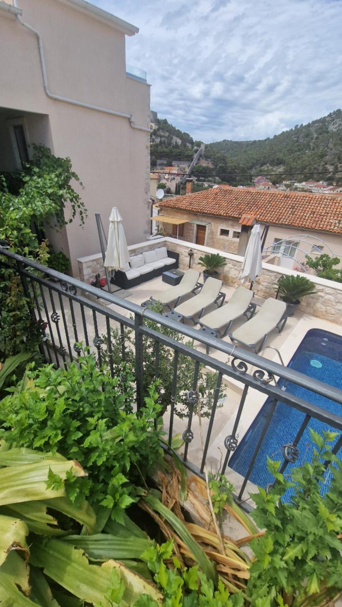 Apartments Ante 2 Хвар Екстериор снимка